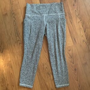 Athleta Women 25” Salutation Stash II Textured Tight 631936 Black White Size MP